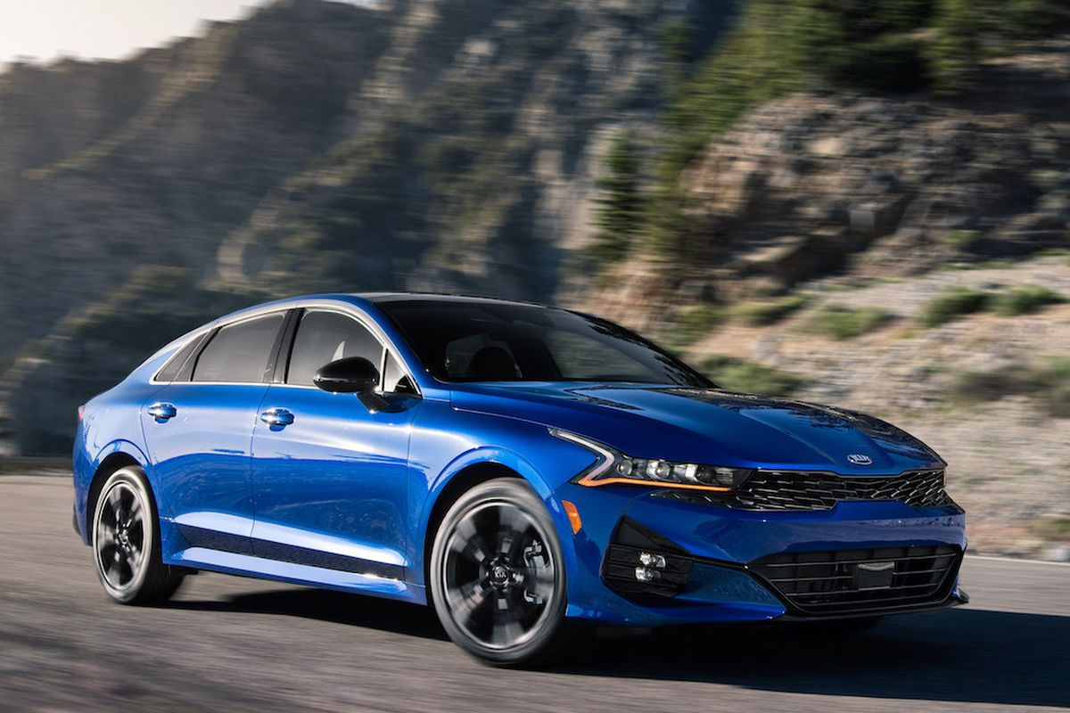 The K5 is longer, lower and wider than the outgoing Optima. It’s a beautifully designed four-door with a flowing fastback, gently contoured body panels and such unique detailing as Z-shaped running lights and a faceted grille that plays with light in fun ways. (Kia)