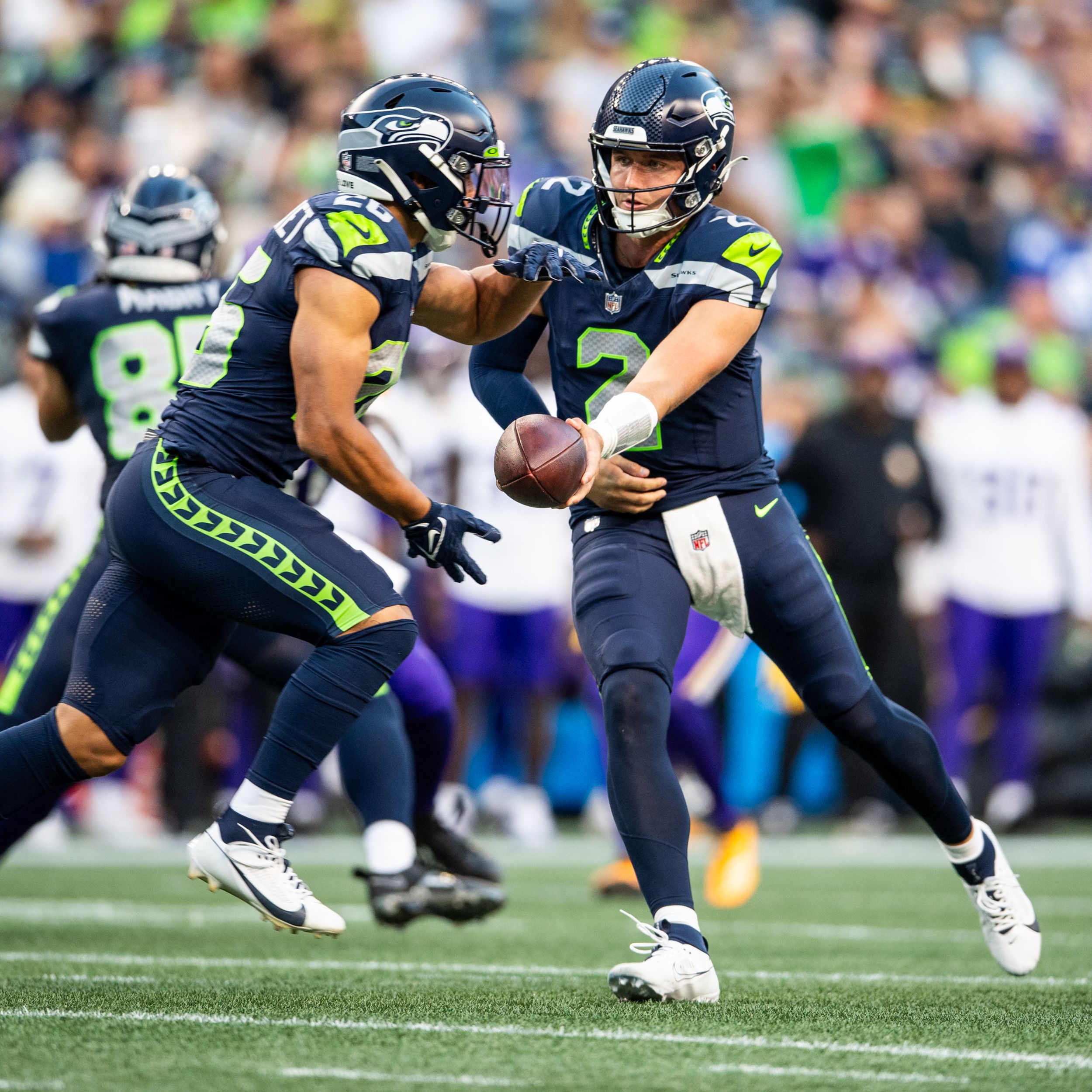 Seahawks LB Darrell Taylor leaves game against Steelers on stretcher with  injury 