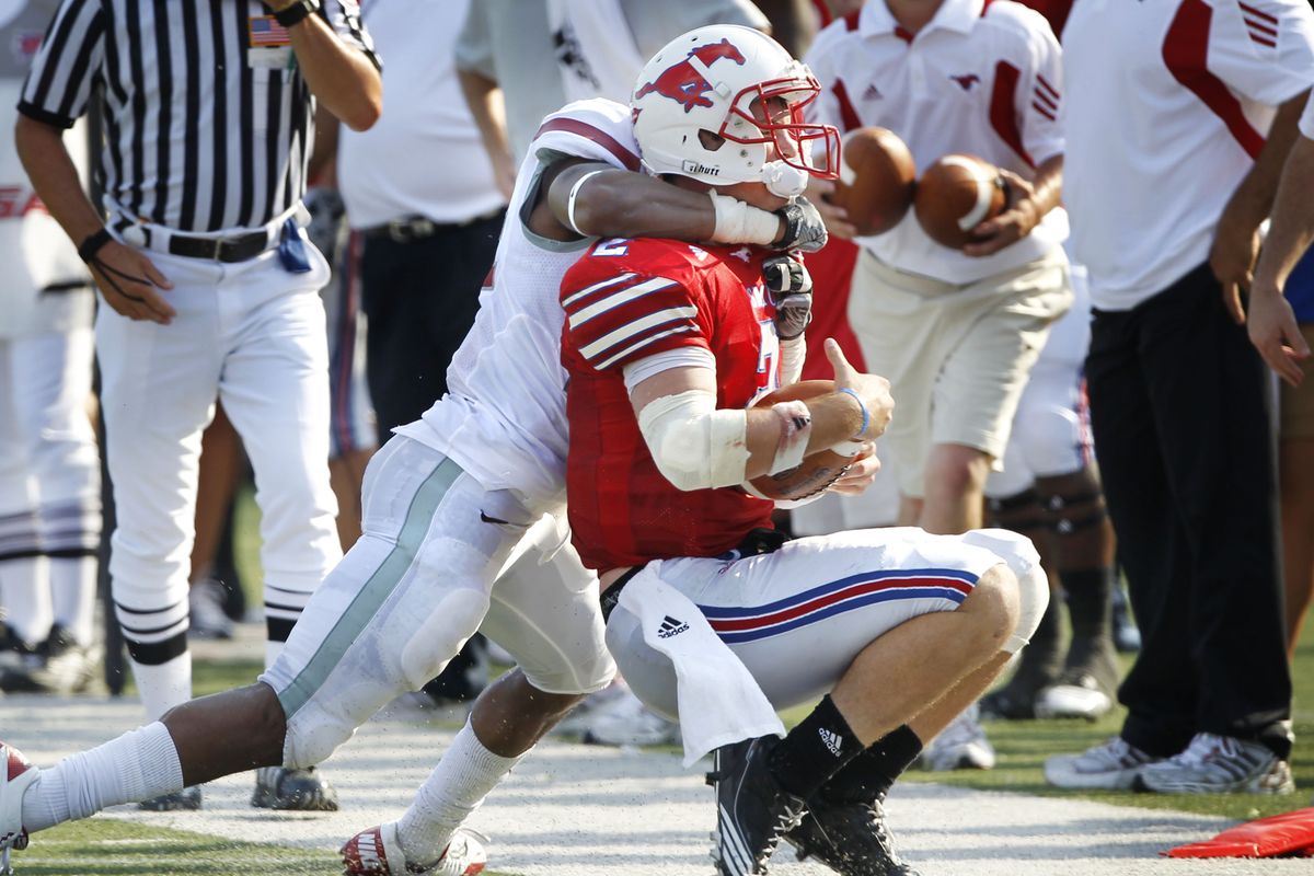 Washington State defensive back Daniel Simmons collars Southern Methodist quarterback Kyle Padron during the second half.  (John F. Rhodes photos)