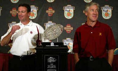 Oklahoma's Bob Stoops, left, and USC's Pete Carroll play for the BCS title.
(Associated Press / The Spokesman-Review)