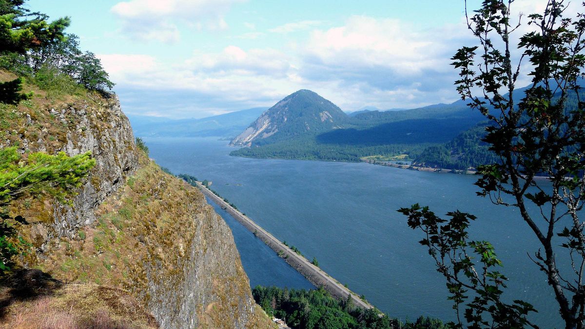The steep Starvation Loop Trail yields views down the Columbia River towards Wind Mountain on the Washington side.
