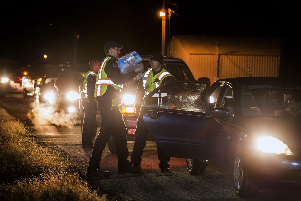 A line of vehicles stretch for blocks as the Airway Heights Fire Department distributes free water to those affected by the cityÕs contamninated water supply. Airway Heights officials are advising residents not to drink or cook with water from city pipes. Colin Mulvany/THE SPOKESMAN-REVIEW (Colin Mulvany / The Spokesman-Review)