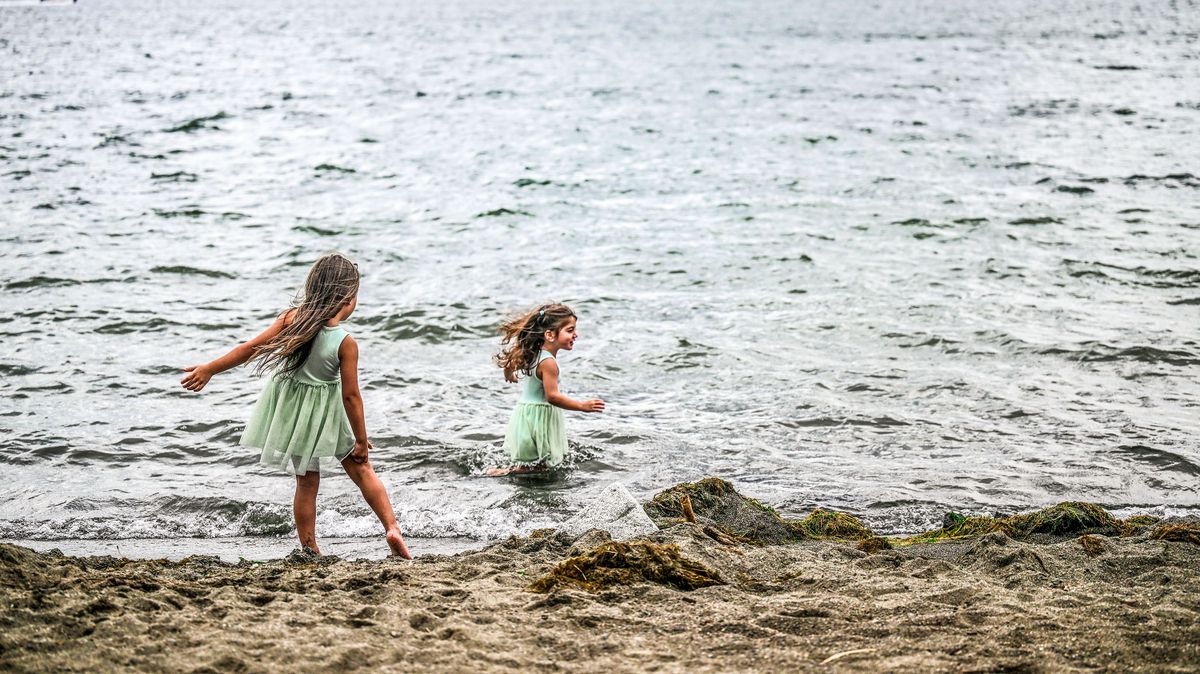 Sisters Micha Malino, 4, left, and Lina Malino, 3, of Liberty Lake, play Thursday in Lake Coeur d’Alene. Due to the region’s continued hot and dry weather Avista is reducing the lake’s water levels.  (Kathy Plonka/The Spokesman-Review)