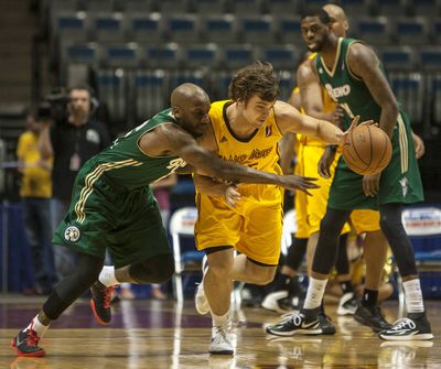 The Mad Ants' Matt Bouldin, right, steals the ball from Reno's Walker Russell, Jr., during an NBA D-League first-round playoff game. (Associated Press)