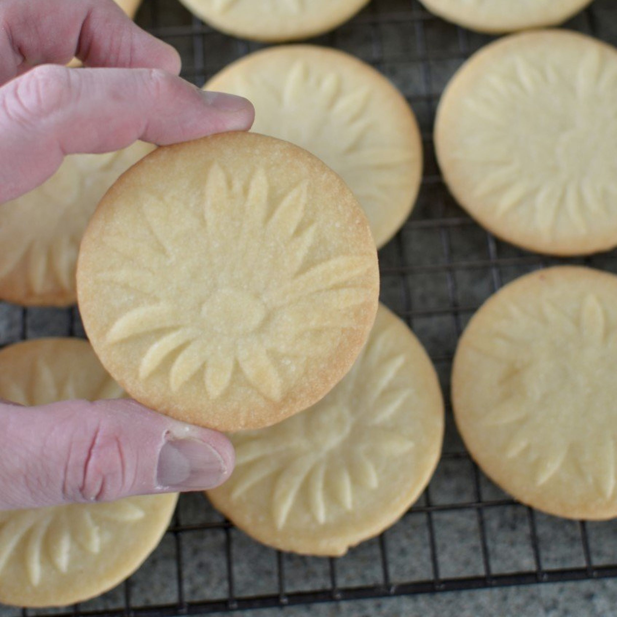 Wooden shortbread mould biscuit hi-res stock photography and