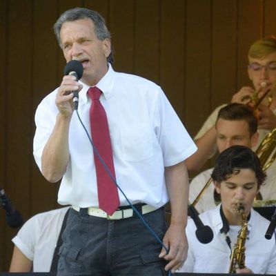 Chris Guggemos of Handshake Productions emcees at concert at City Park. (Jesse Tinsley/THE SPOKESMAN REVIEW)