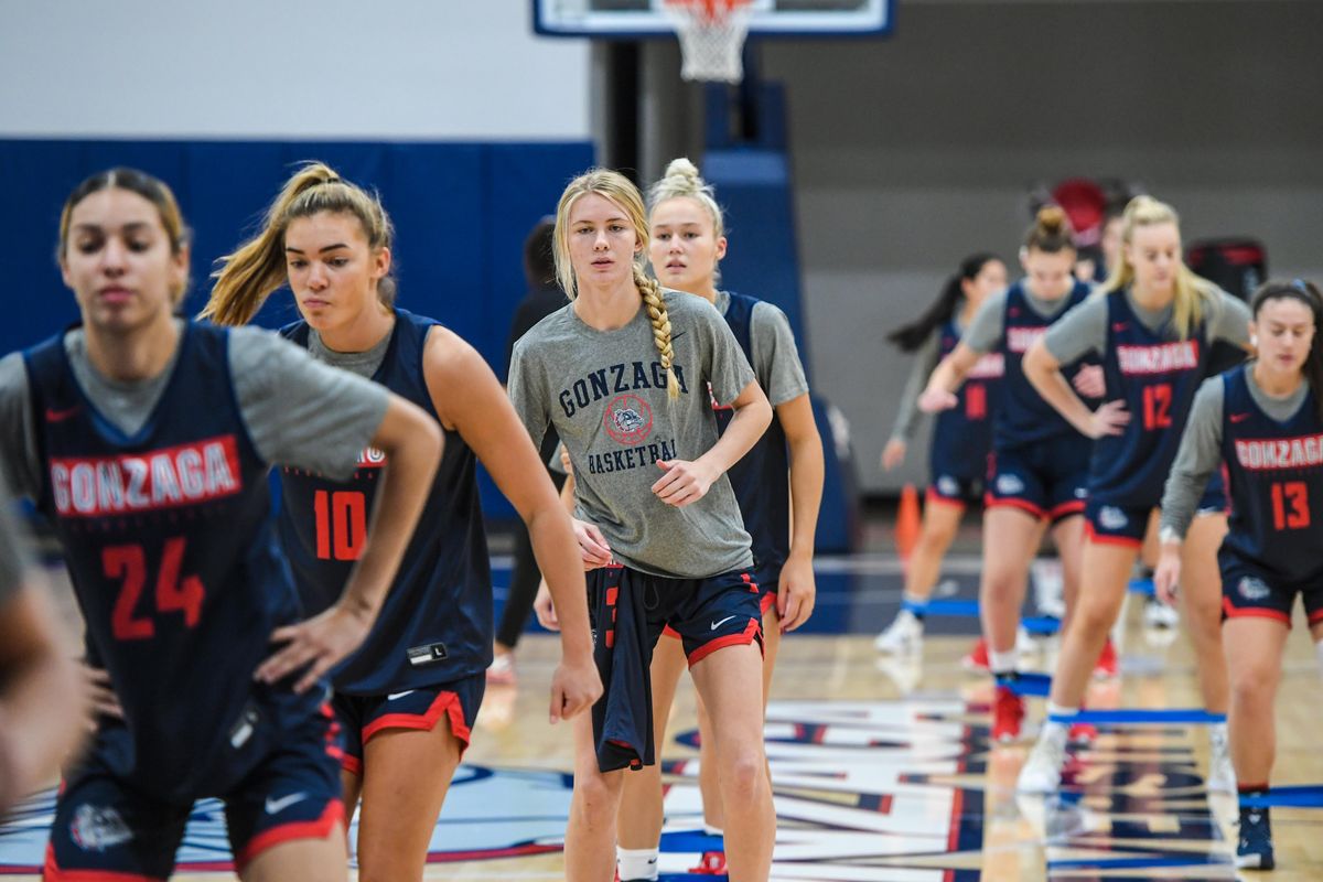 Gonzaga University freshman Bree Salenbien, center with braided hair, and the rest of her Zags teammates begin practice, Friday, Oct. 1, 2021 in the Volkar Center on campus.  (DAN PELLE/THE SPOKESMAN-REVIEW)