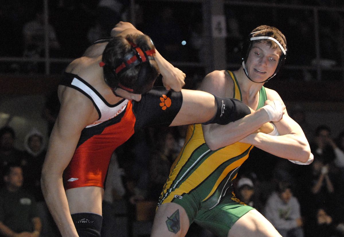 Lakeland’s Brandon Richardson, right, controls Republic’s J.J. Gubler in the final at 140.  (Jesse Tinsley / The Spokesman-Review)