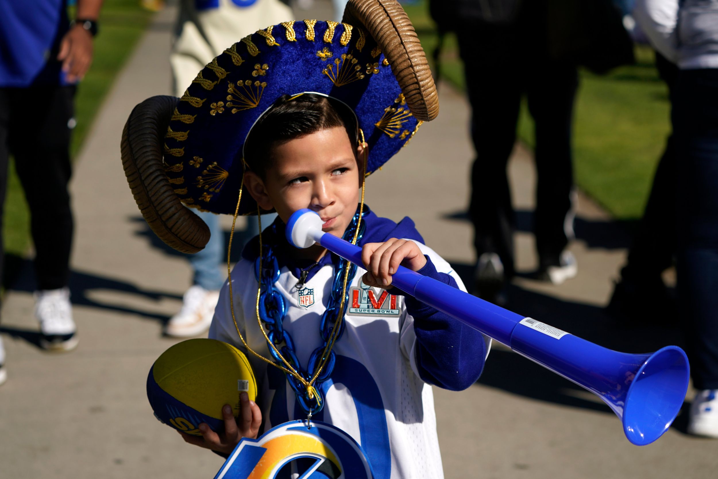 Rams fans cheer Super Bowl champs at LA victory parade – FOX21 News Colorado