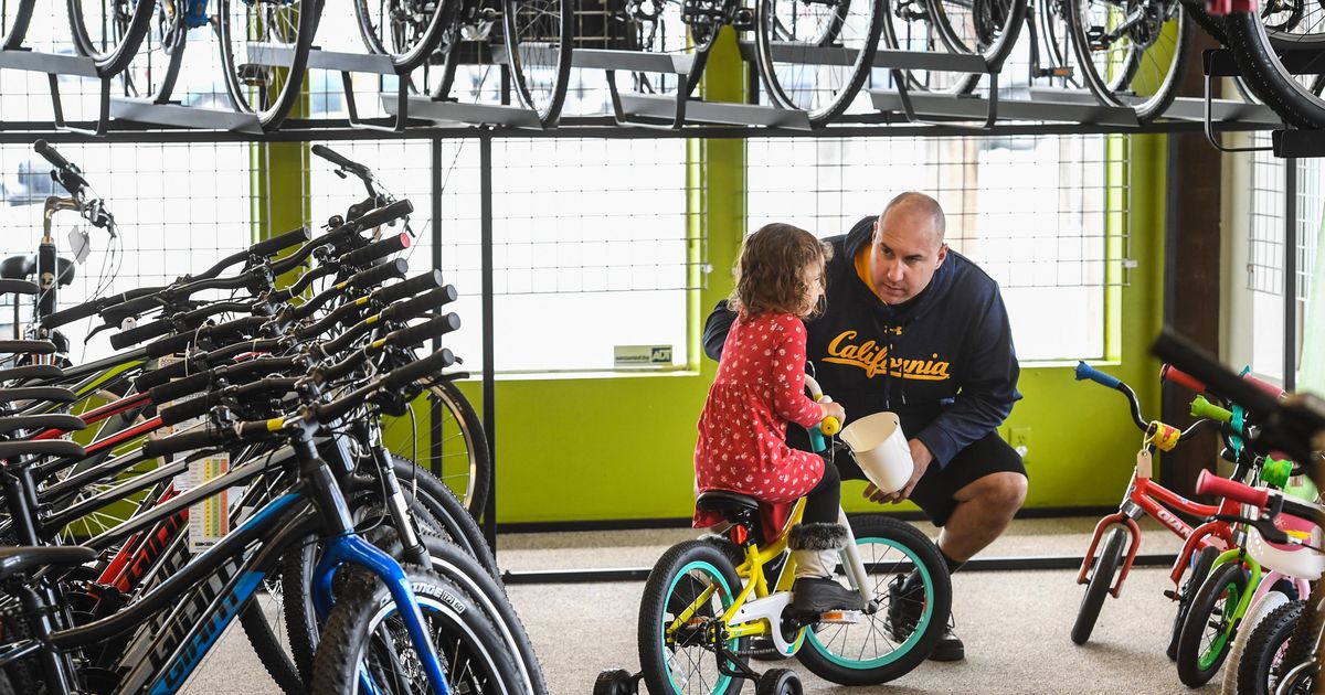 Bicycle shops see steady business as Washington grinds to a halt The