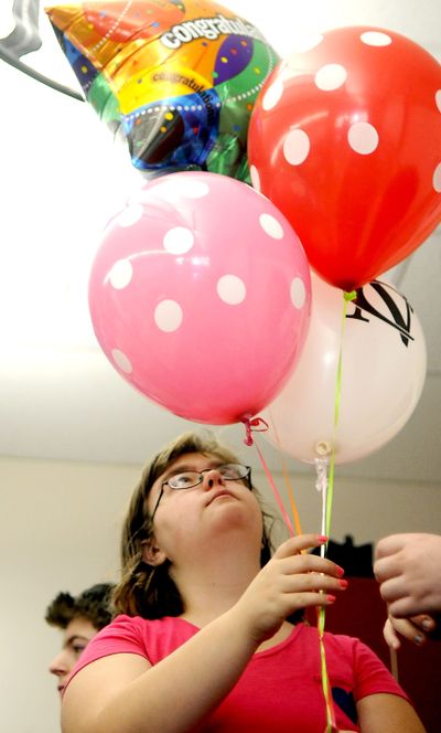 North Central High School ninth-grader Jasmine McMann puts together a balloon bouquet in Mark Anderson’s special education class on Oct. 2. Dream Inflate is a business the class runs to learn job and life skills. (Liz Kishimoto)