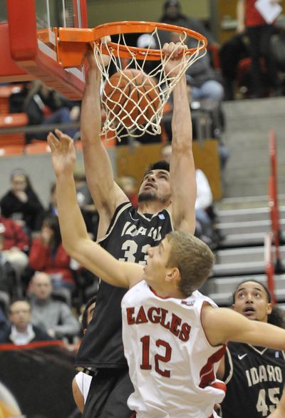 Idaho's Kyle Barone (33) finishes a slam dunk. (Jesse Tinsley)