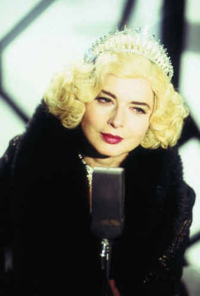 
Isabella Rossellini plays Lady Helen Port-Huntley in 