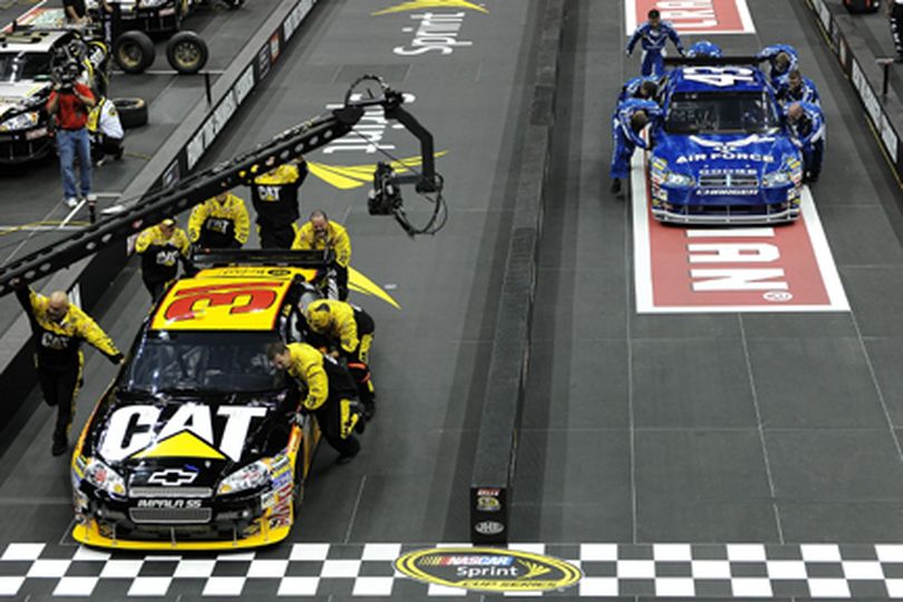 Burton's No. 31 crew wins pit crew challenge with record time The