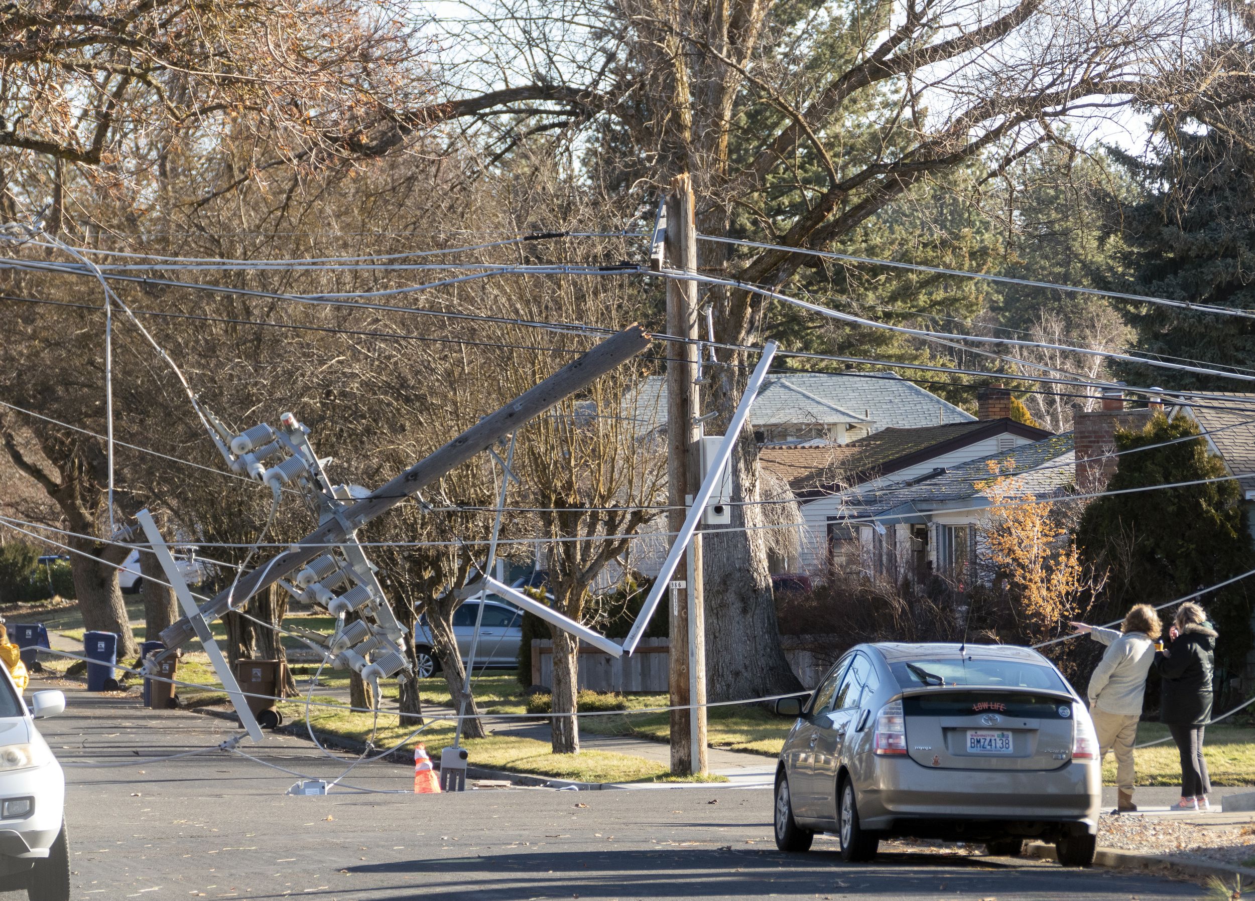 Wind knocks out power to at least 100,000 customers in Spokane area