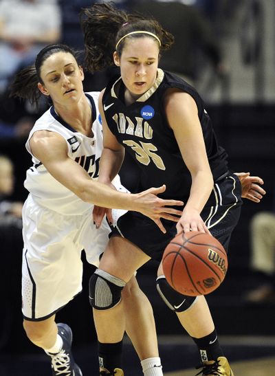 Connecticut’s Kelly Faris, left, pressures Connie Ballestero of Idaho, which commited 21 turnovers. (Associated Press)