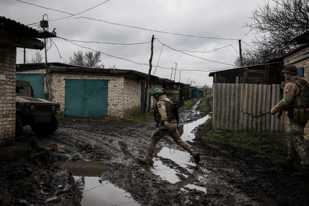 Ukrainian soldiers on the outskirts of Chasiv Yar in eastern Ukraine on April 21, 2023. (Ed Ram/For The Washington Post)