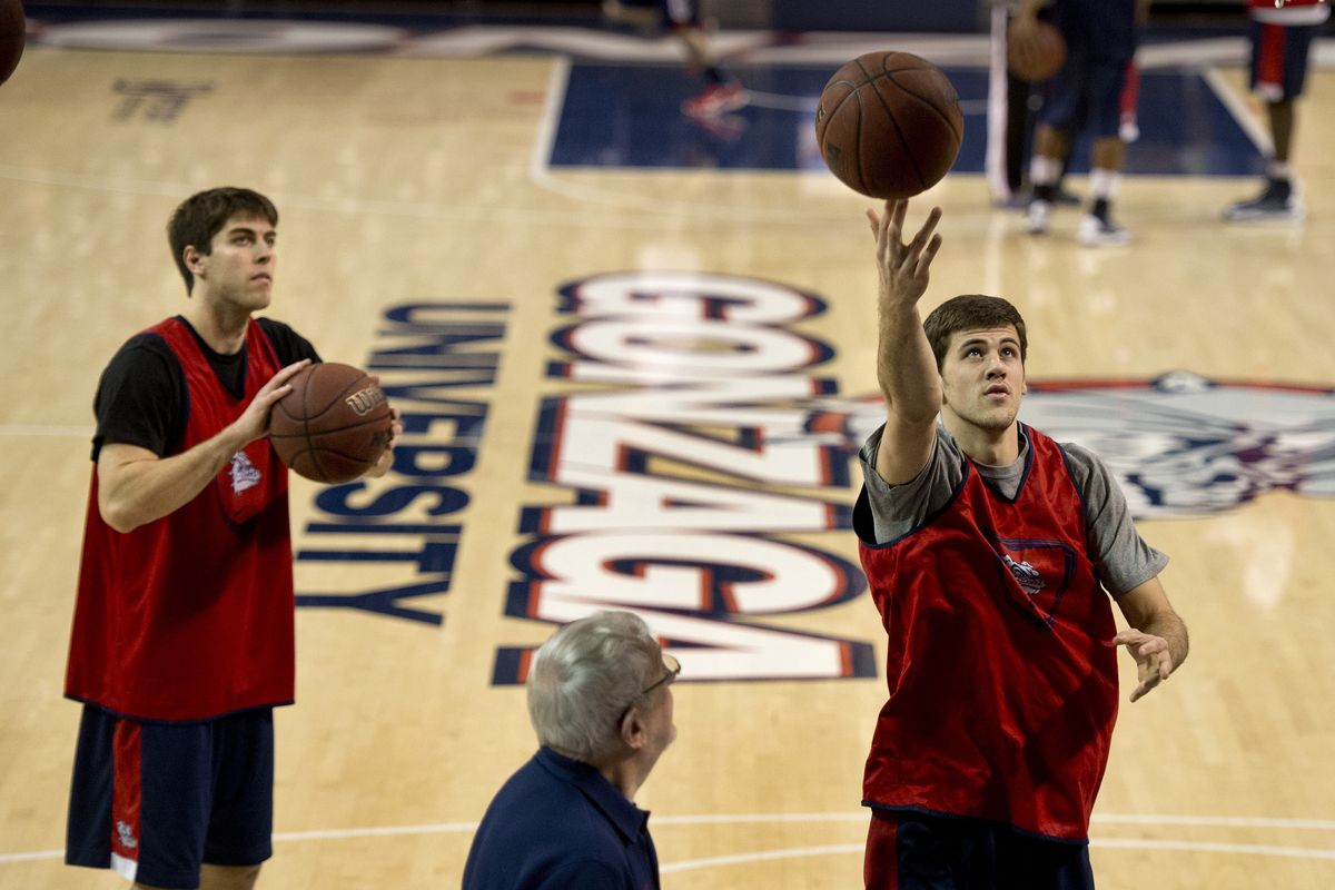 Mike Hart (left) and Drew Barham warm up during practice. The two role players have recently been mixed into Gonzaga’s rotation. (Dan Pelle)