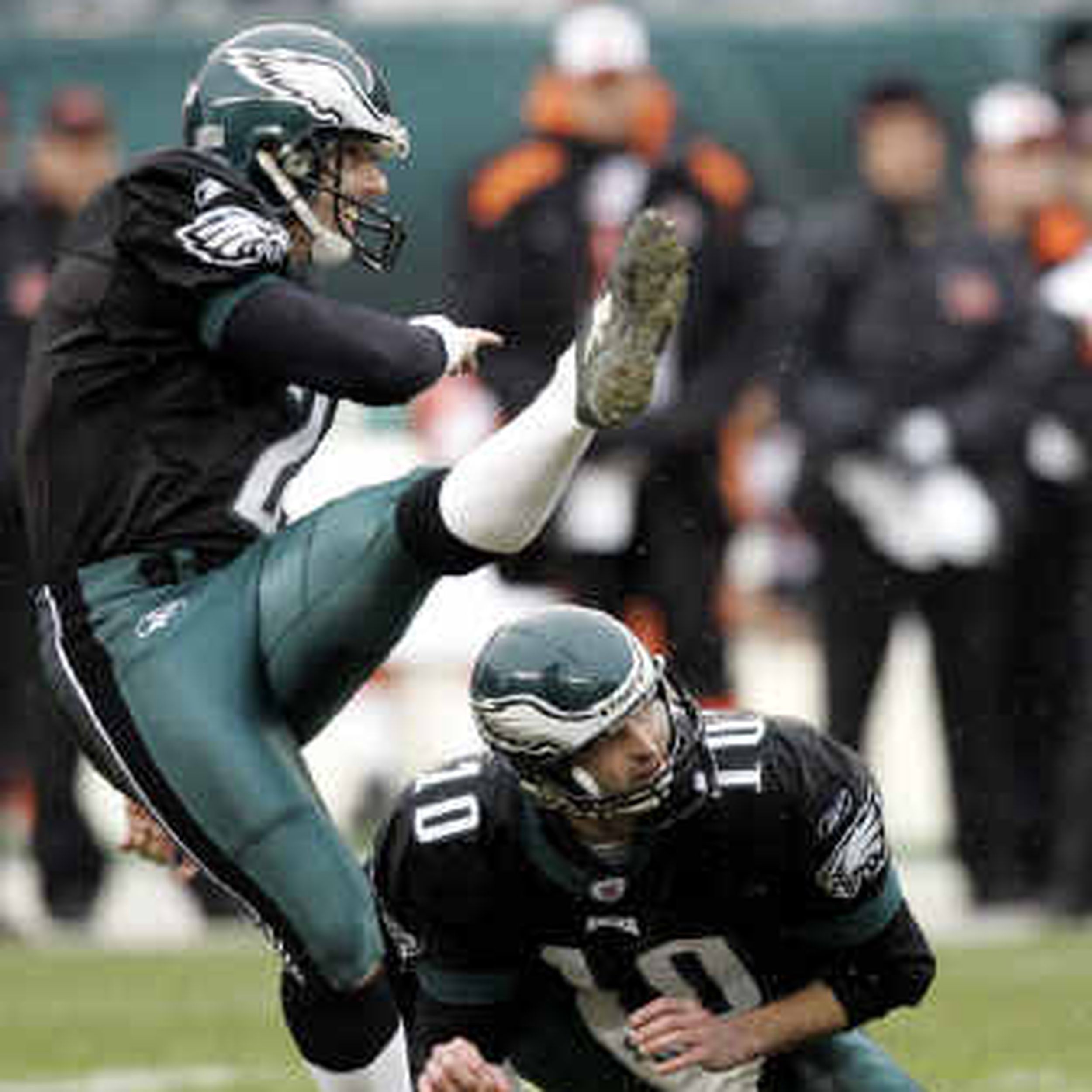 FILE ** Philadelphia Eagles quarterback Koy Detmer takes some practice  snaps as the holder for kicker David Akers during field goal attempts at  football training camp seen in this Saturday, Aug.