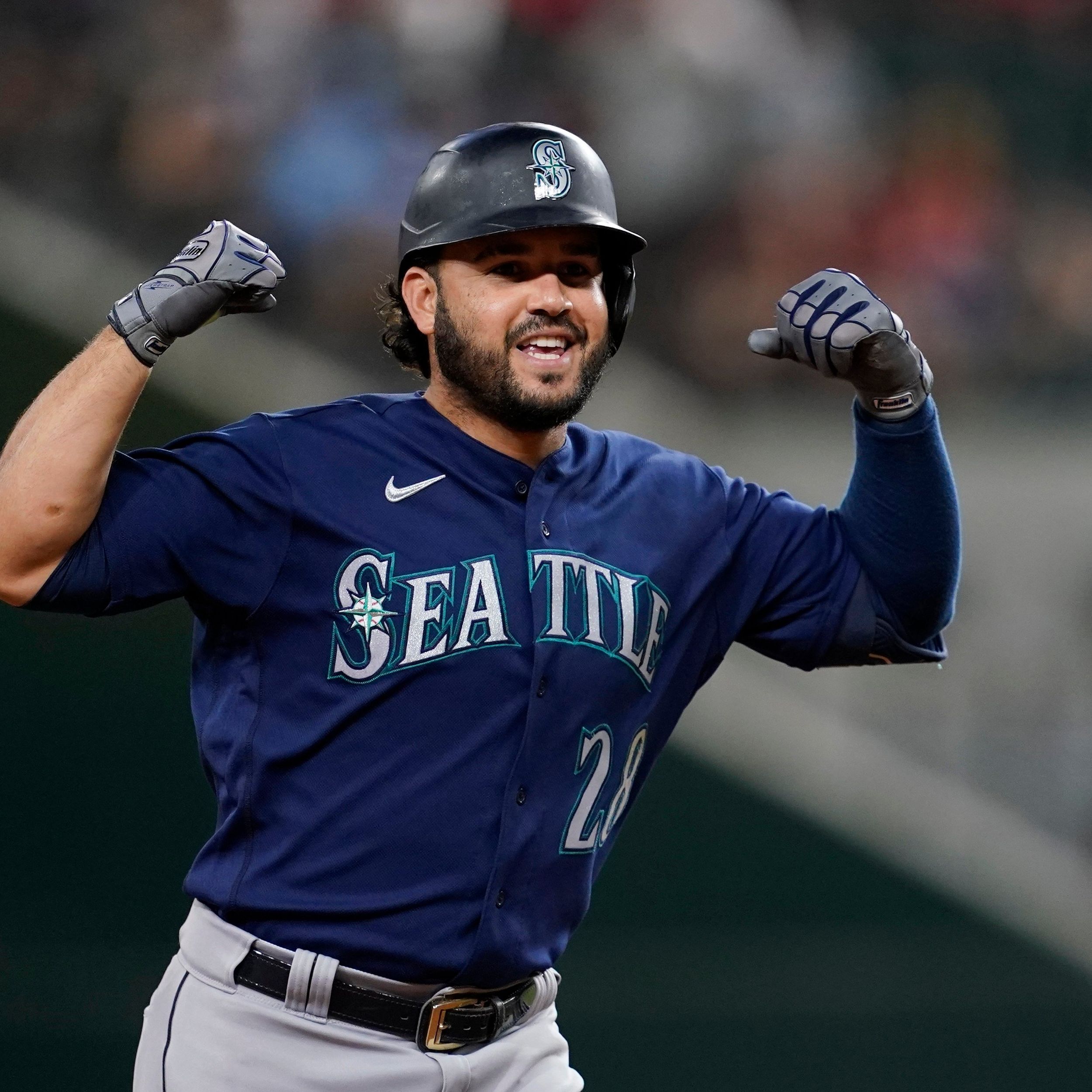 Eugenio Suárez delivers in 10th inning, Mariners sweep Angels with