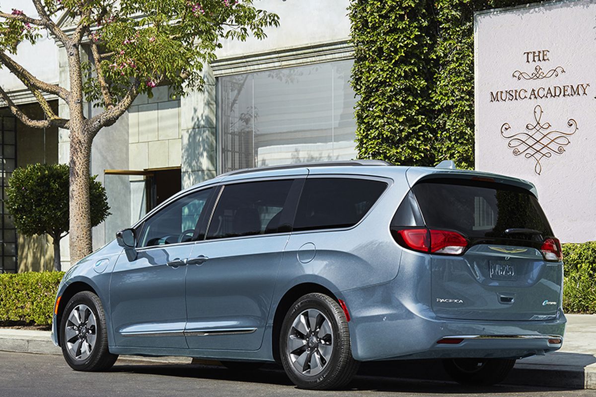 Chrysler claims for the hybrid an electric-only range of 33 miles, enough to satisfy most drivers’ needs most days. Total gas-electric range is estimated at 566 miles. (Chrysler)