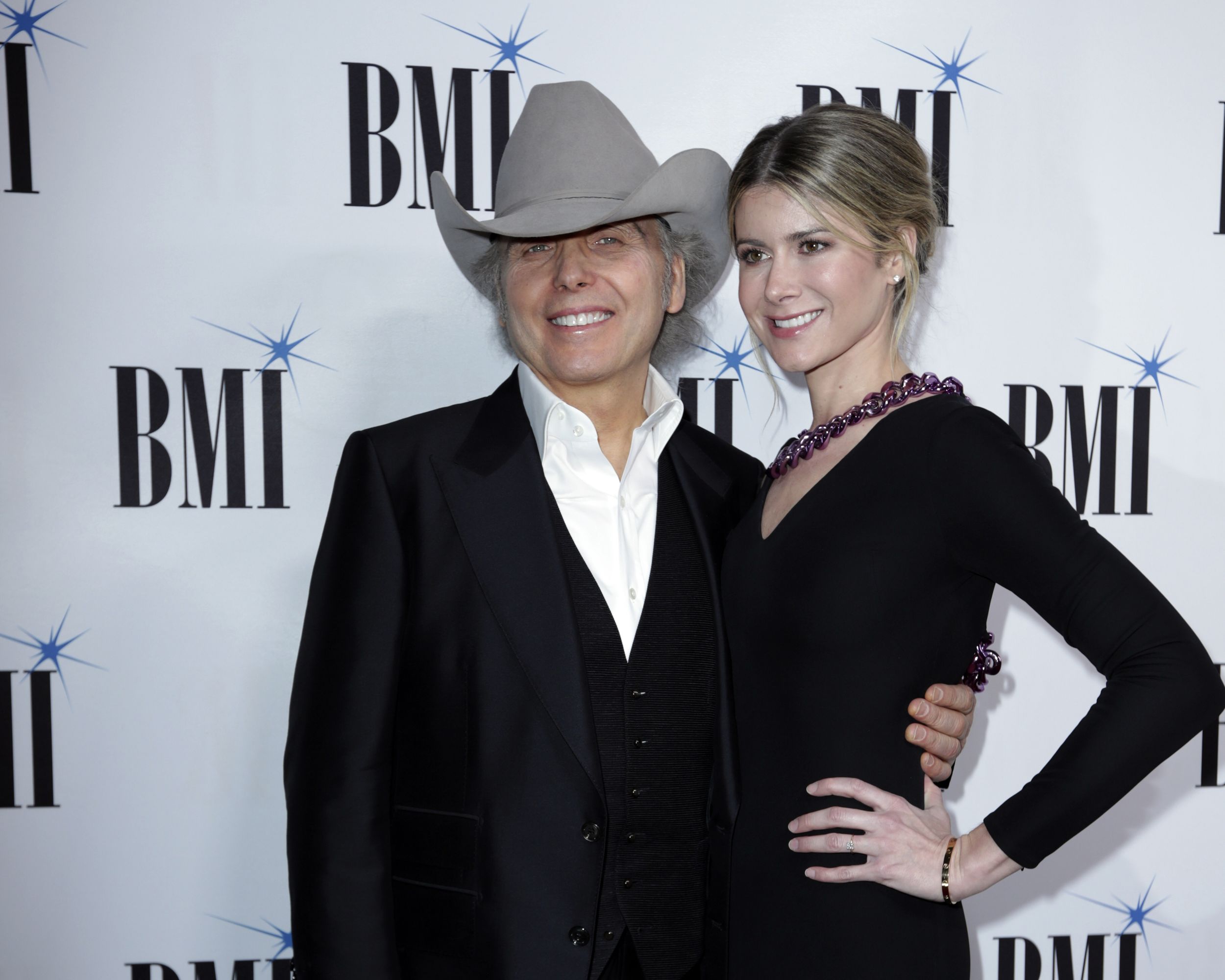 Review: Dwight Yoakam displays his prowess as a true entertainer