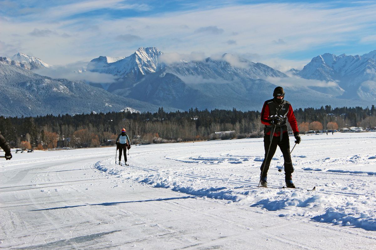 Families enjoy the track-set cross-country ski trails on Lake Windermere. Skating and skiing on the lake are popular activities.
