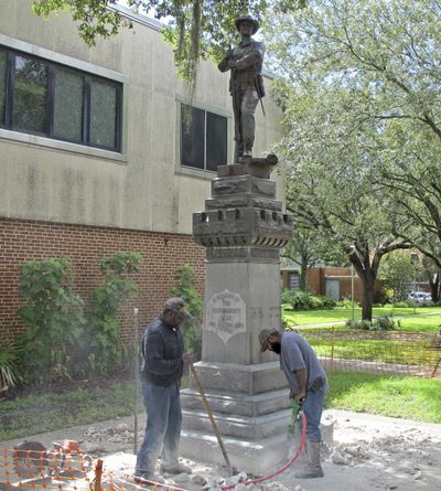 Workers begin removing a Confederate statue in Gainesville, Fla., Monday, Aug. 14, 2017. (Jason Dearen / Associated Press)