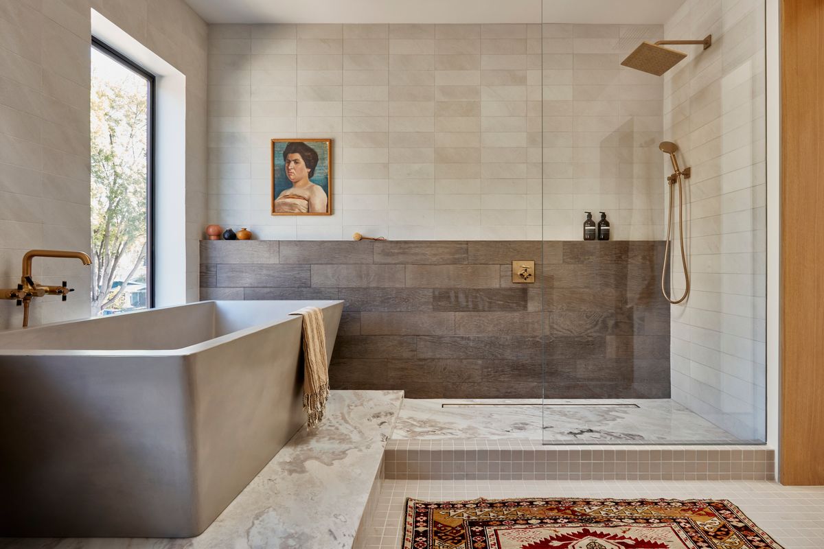 In an image provided by Michael P.H. Clifford, A bathroom by Kirsten Blazek, an interior designer in Pasadena, Calif. How to get a shower you love waking up to? Start by choosing materials and fixtures that are anything but generic. (Michael P.H. Clifford via The New York Times) – NO SALES; FOR EDITORIAL USE ONLY WITH NYT STORY WALK IN SHOWERS by McKEOUGH of MAY 8, 2024. ALL OTHER USE PROHIBITED –  (Michael P.H. Clifford)