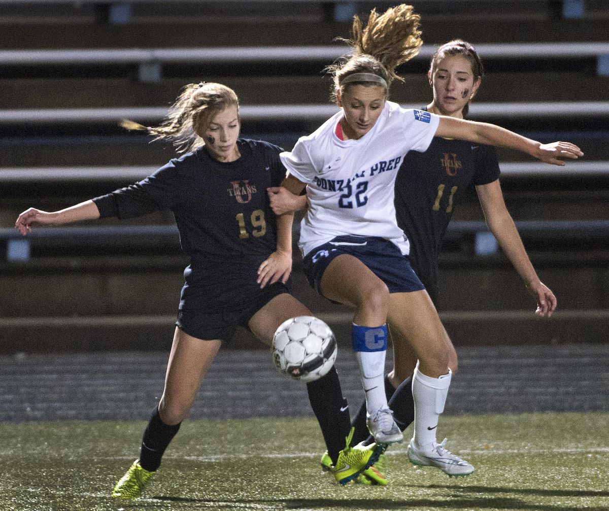 Gonzaga Prep’s Melissa Symmes (22) battles University’s Morgan Crosby (19) and Julia Adair (11) during the first half of their 4A Girls regional game, Thursday, Nov. 5, 2015, at G-Prep. (Dan Pelle / The Spokesman-Review)