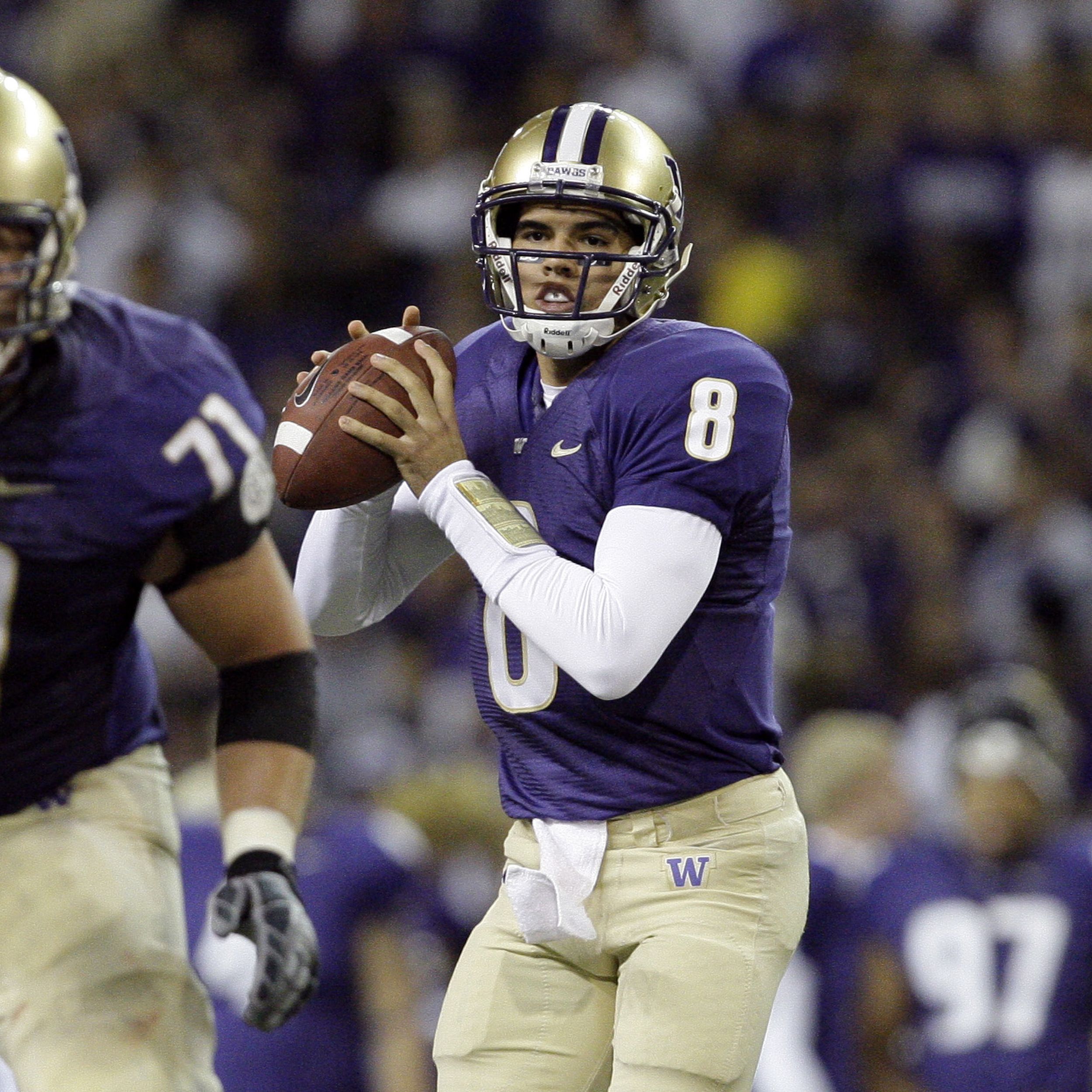 Seattle Cheers Jake Locker as He Ends Husky Career - The New York Times