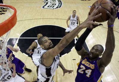 Lot Detail - 3/23/2008 Kobe Bryant Los Angeles Lakers Game-Used