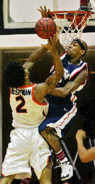 
Gonzaga's Erroll Knight, right, blocks the shot of Pepperdine's Glen McGowan during the first half Thursday night in Malibu, Calif. 
 (Associated Press / The Spokesman-Review)