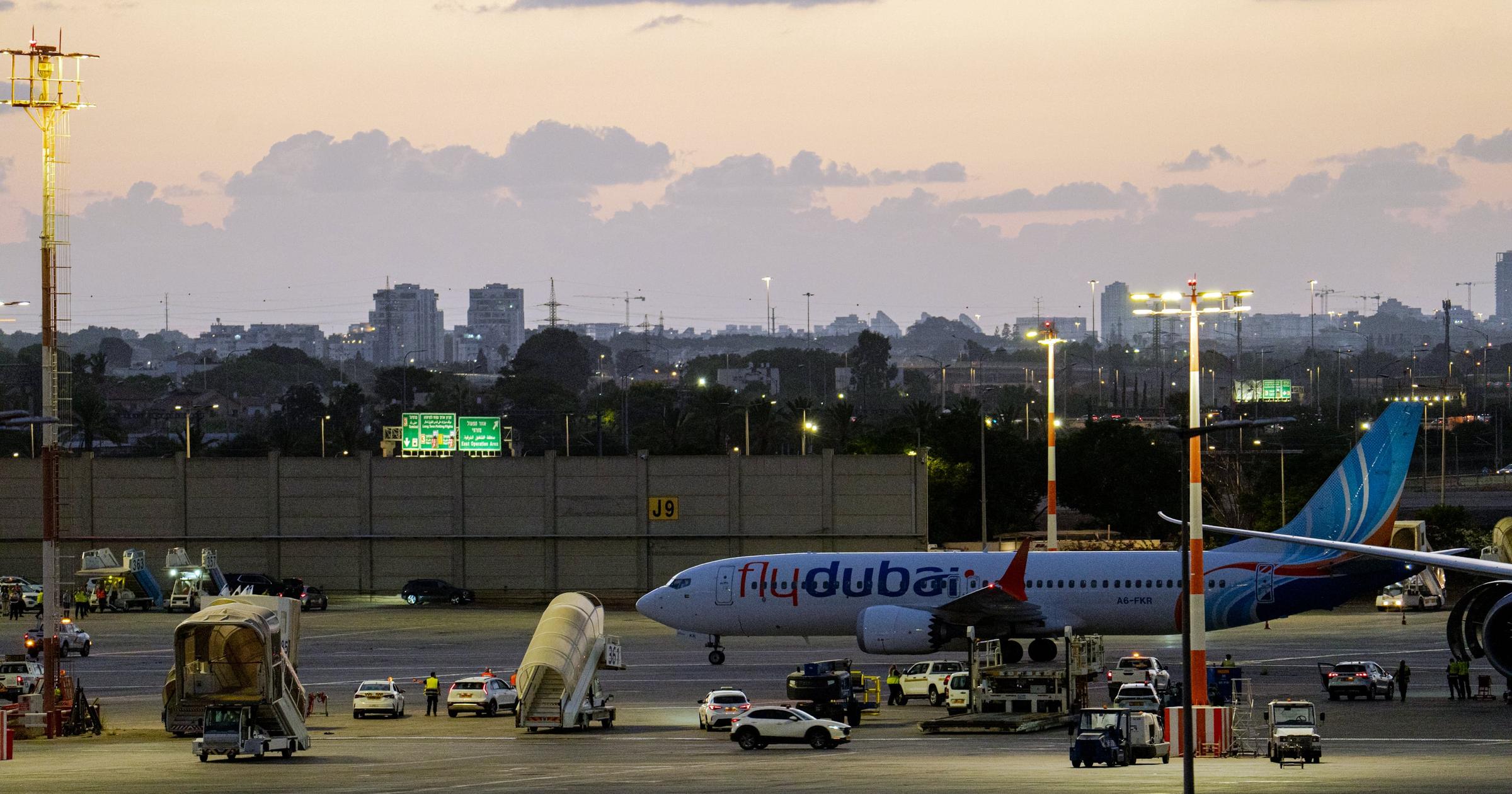 Flydubai passengers avert crash by tackling pilot who stabbed colleague