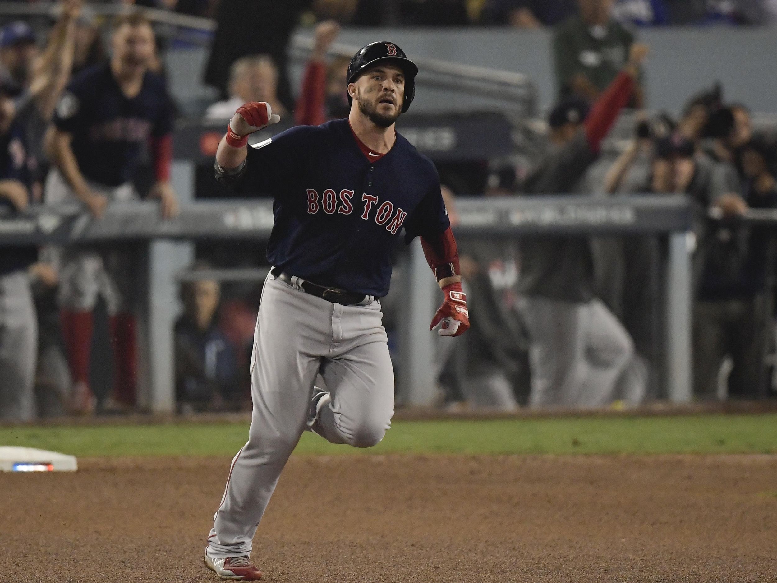 Steve Pearce rallies Red Sox past Dodgers 9-6 for 3-1 Series lead