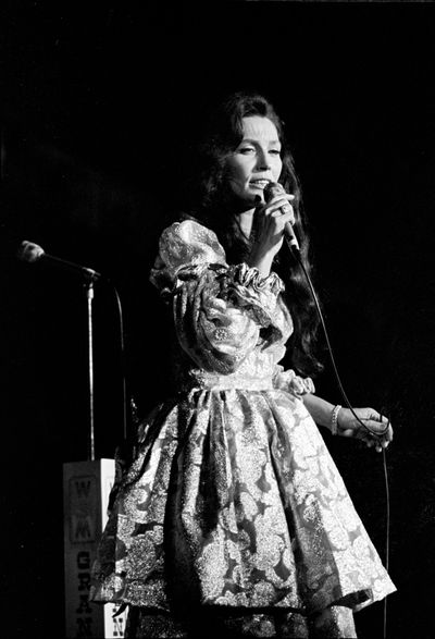 Loretta Lynn, performing at the Grand Ole Opry in Nashville, Tennessee, on Oct. 20, 1972, died Wednesday at her home in Hurricane Mills, Tenn.  (New York Times)
