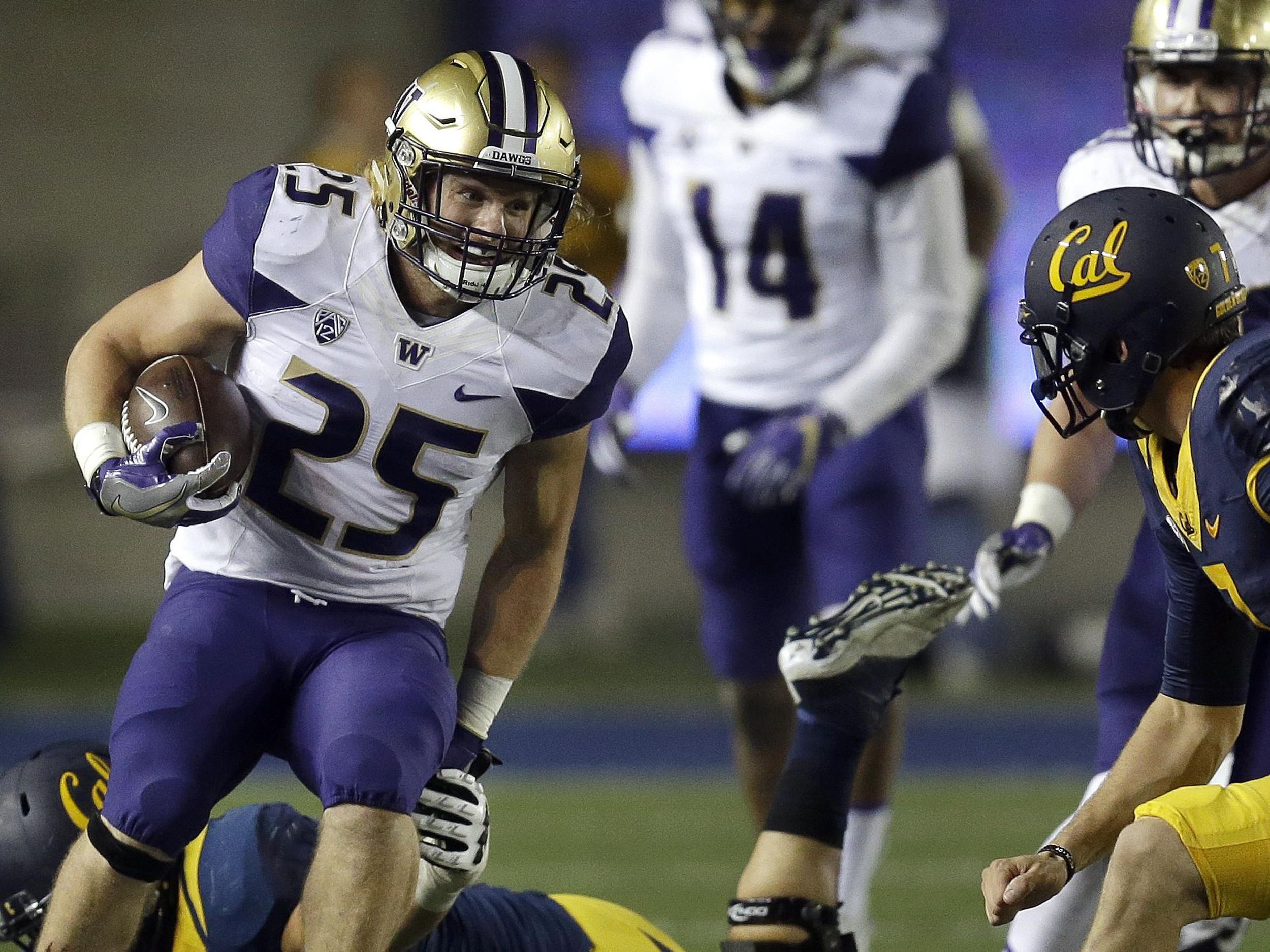 Washington Huskies linebacker Ben Burr-Kirven has resume, but not