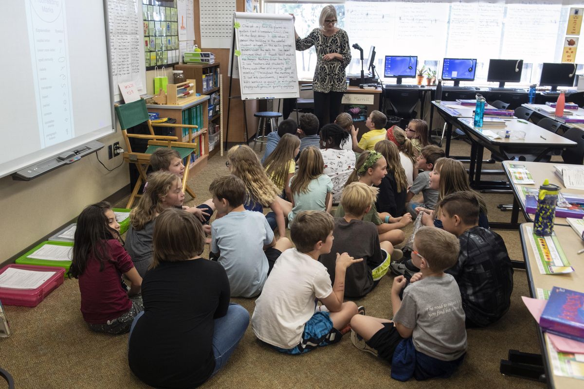 Mullan Road Elementary 3rd grade teacher Vicki Merrill teaches her 24 students a lesson how to edit a story. Schools must comply with new class size requirements for grades K-3. Because more classrooms will be needed, it will facilitate the need to move elementary 6th graders into junior high schools.Colin Mulvany/THE SPOKESMAN-REVIEW (Colin Mulvany / The Spokesman-Review)