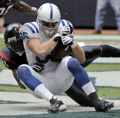 Colts aren’t getting enough clutch catches like this one for a TD by Tom Santi. (Associated Press / The Spokesman-Review)