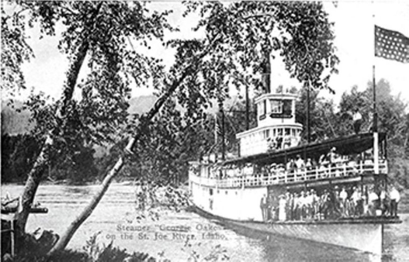 The Georgie Oakes, loaded with passengers, circa 1900. (Museum of North Idaho / Via Pacific Northwest Inlander)