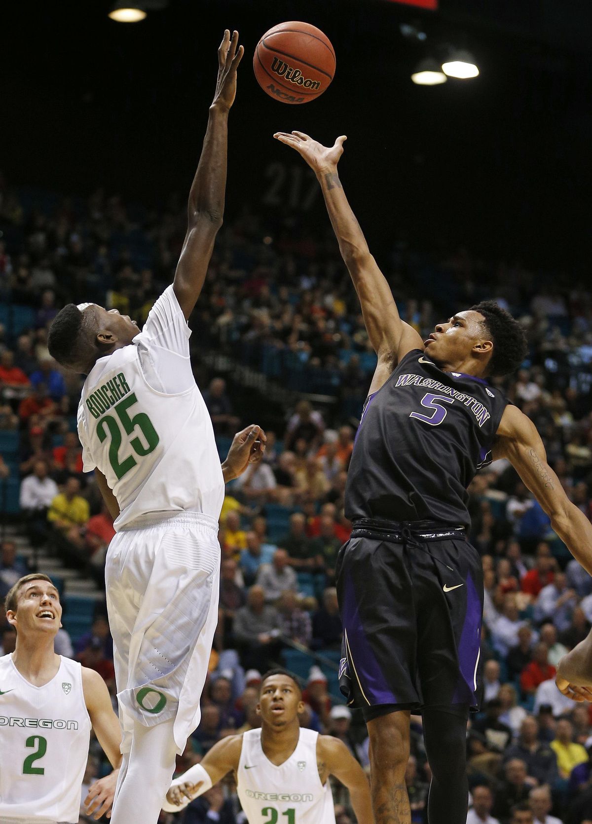 Oregon forward Chris Boucher, left, blocks a shot by Washington guard Dejounte Murray during the first half of an NCAA college basketball game in the quarterfinal round of the Pac-12 men’s tournament Thursday, March 10, 2016, in Las Vegas. (John Locher / Associated Press)