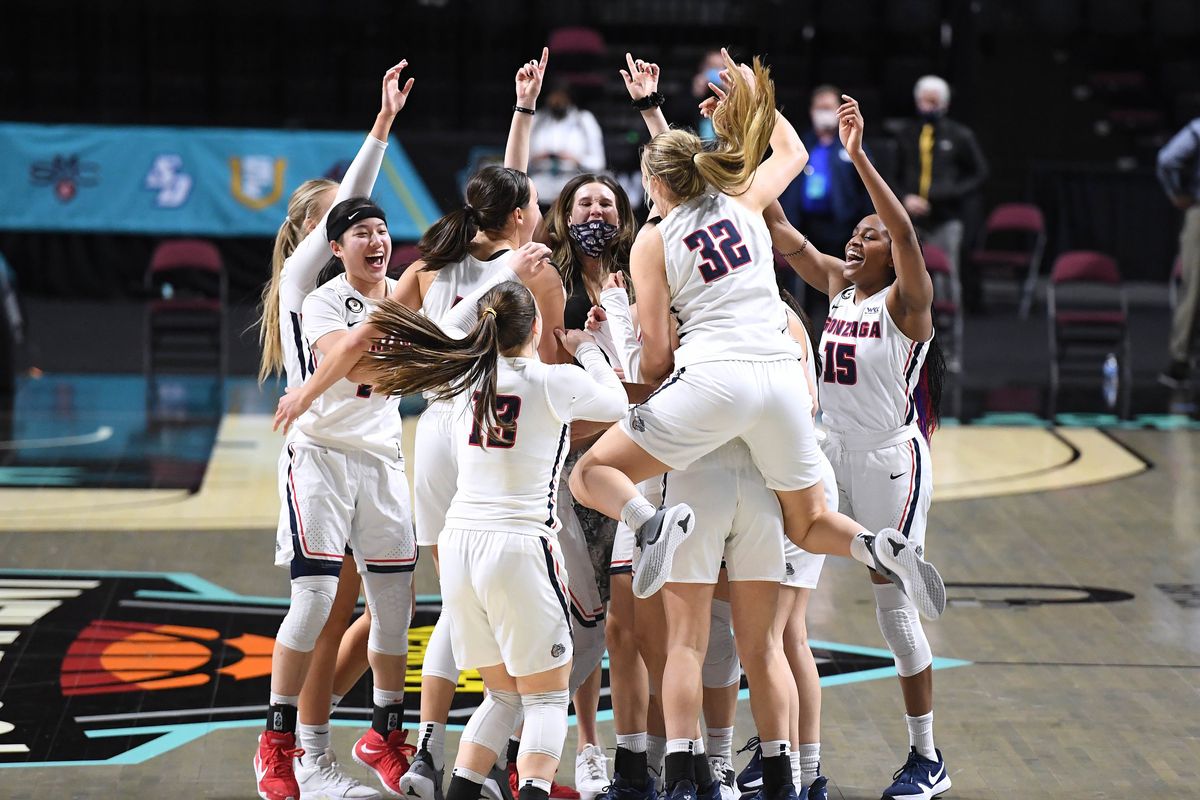 The Zags celebrate after Gonzaga guard Jill Townsend (32) hit the winning shot on a buzzer beater during the second half of a West Coast Conference Tournament final NCAA college basketball game, Tuesday, March 9, 2021, at the Orleans Arena in Las Vegas. (COLIN MULVANY/THE SPOKESMAN-REVIEW)