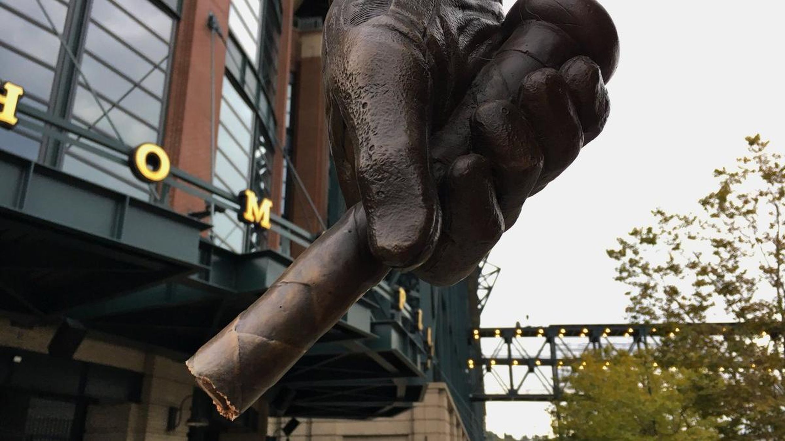 Ken Griffey Jr. balances a bat during BP on the eve of Safeco