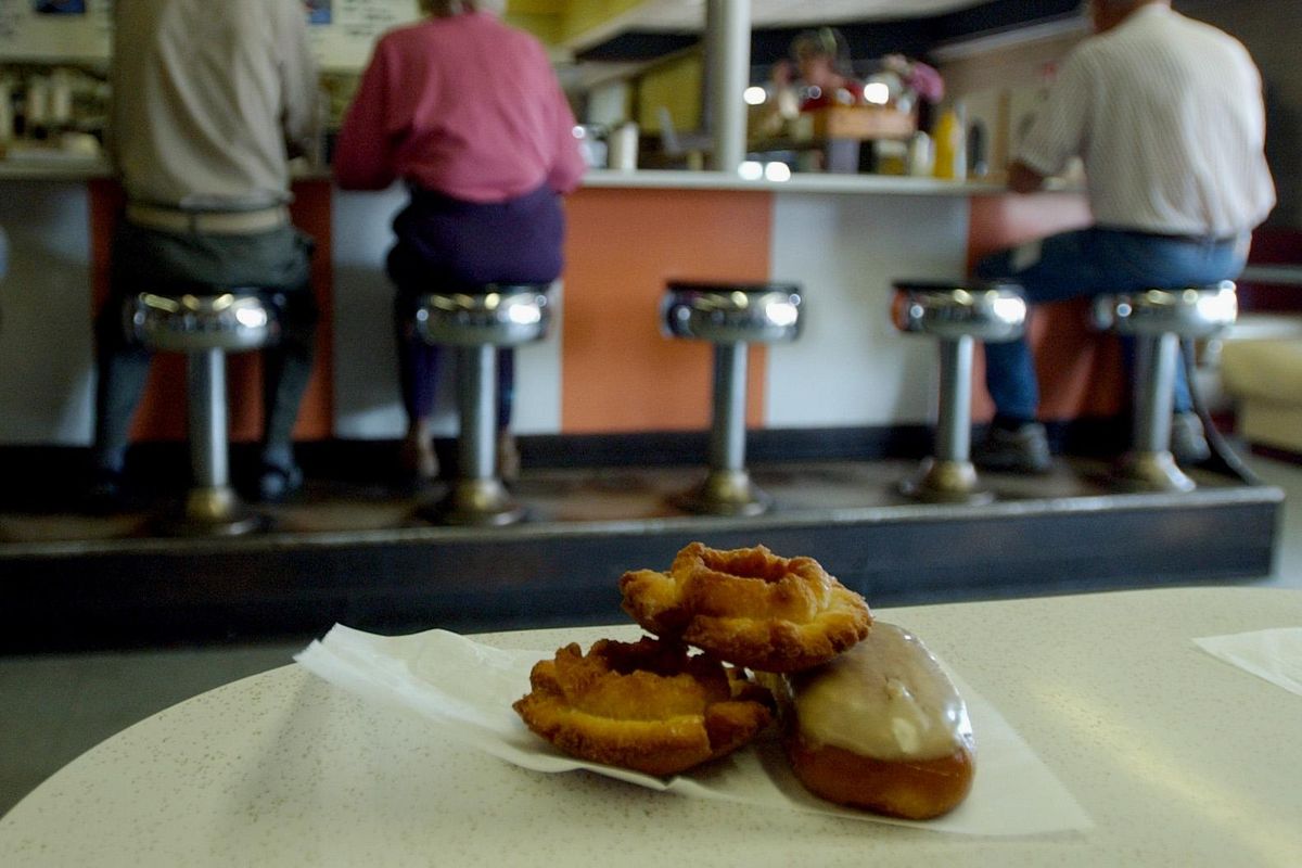 Customers fill the seats at the Donut Parade in June 2007. (KATE CLARK / SR)