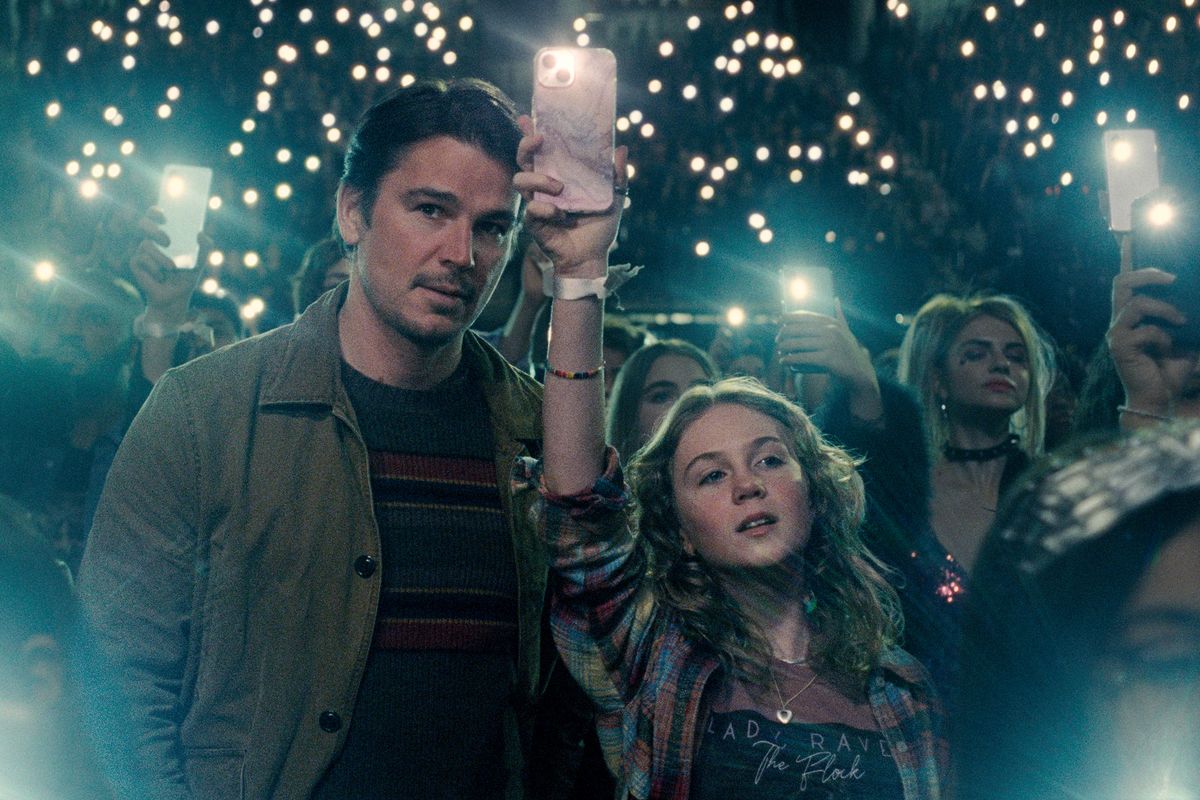 Josh Hartnett, left, and Ariel Donoghue in the movie "Trap." (Warner Bros)