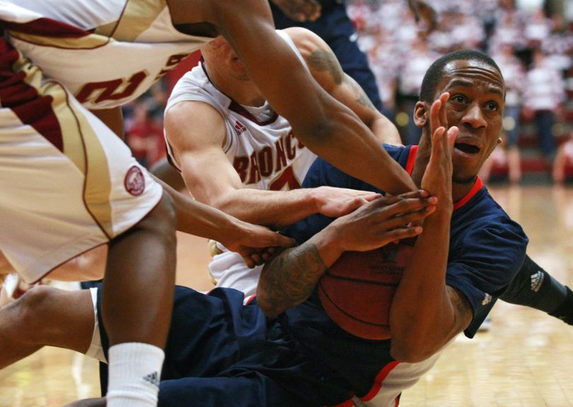 Gonzaga's guard Marquise Carter calls time after fighting for a loose ball against Santa Clara in the first half of an NCAA college basketball game in Santa Clara, Calif., Thursday, Feb. 16, 2012. (Darryl Bush / Fr39057 Ap)