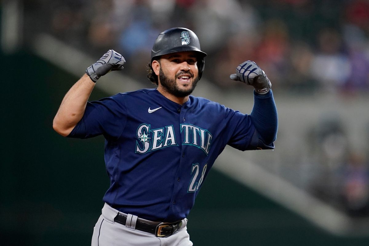 Eugenio Suarez bringing 'good vibes only' to spring training with the  Mariners 