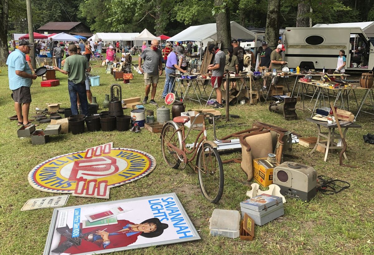 Virus Resistant World S Longest Yard Sale Still Lines Roads The Spokesman Review