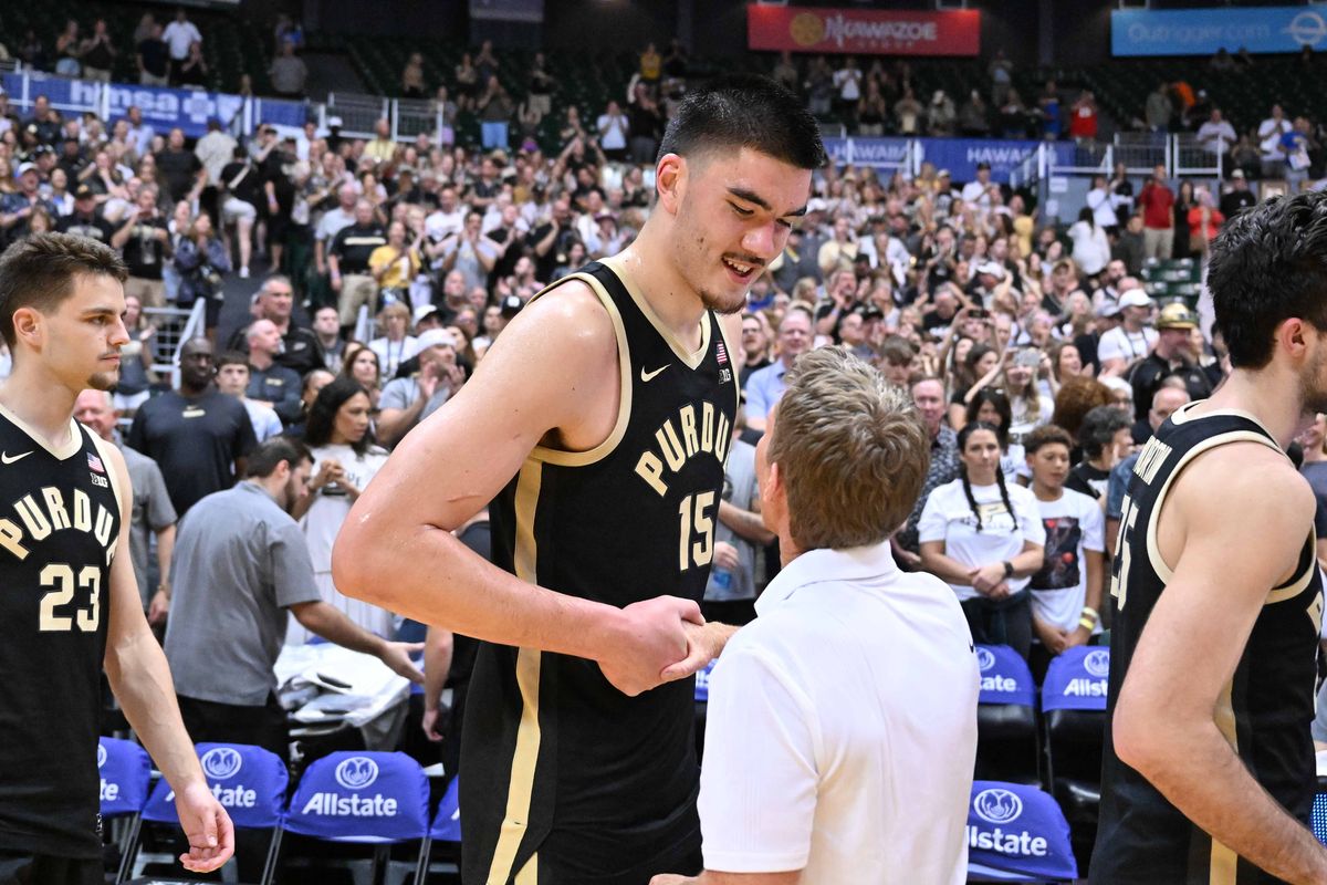 Gonzaga coach Mark Few shakes hands with Purdue center Zach Edey (15) after the Boilermakers' 73-63 win at the Maui Invitational in December.  (Jim Meehan / The Spokesman-Review)