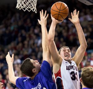 Kyle Wiltjer of the Bulldogs shoots over Portland’s Gabe Taylor in a game dominated by Zags’ defense. (Colin Mulvany)